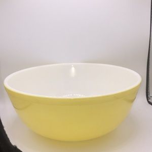 Vintage Pyrex 404 Yellow Mixing Bowl 10.5 inch 4 Quart Retro 1960s